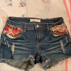 NWOT DENIM CUTOFF SHORTS WITH FLORAL CHINTZ INSERTS 25
